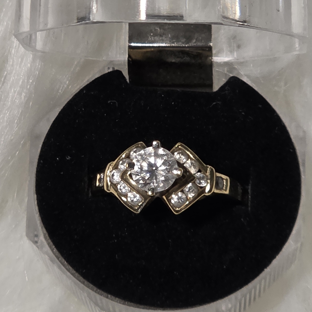 Elegant Gold and Silver Women's Ring